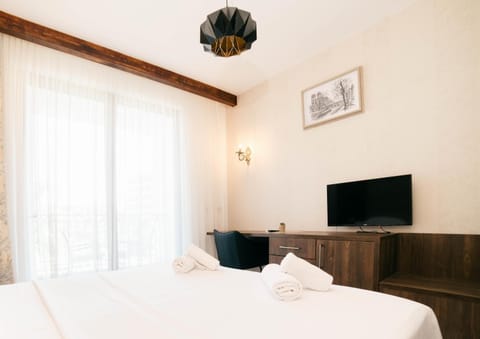Communal lounge/ TV room, Bed, TV and multimedia, Photo of the whole room, Evening entertainment, Bedroom