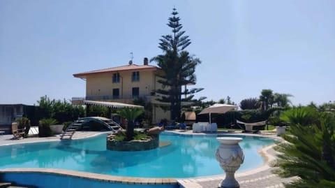 Garden, Garden view, Swimming pool, sunbed