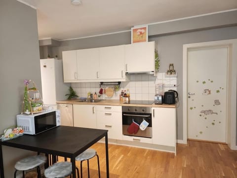 Dining area, dishwasher, oven, stove, toaster