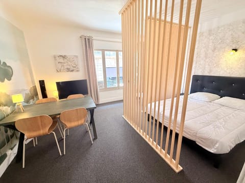 Bed, Living room, Seating area, Bedroom
