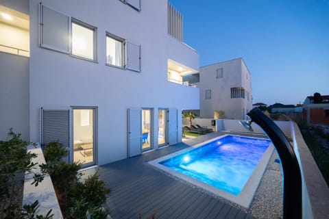 Property building, Swimming pool