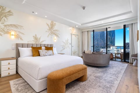 Seating area, Bedroom, City view, Sea view