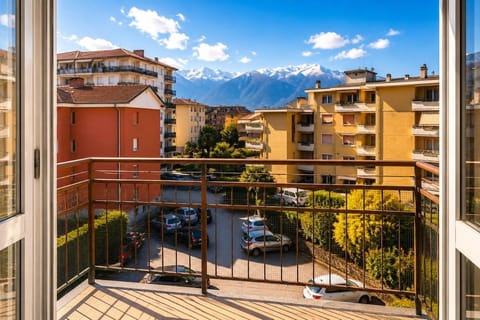 Natural landscape, View (from property/room), Balcony/Terrace, City view, Mountain view, Parking