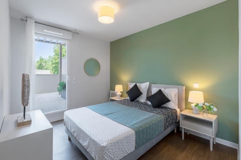 Bed, Photo of the whole room, Bedroom