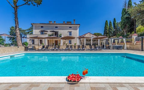 Food and drinks, Swimming pool