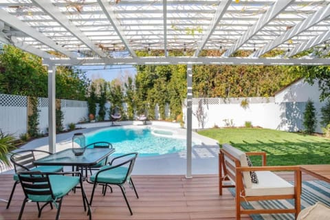 Patio, Spring, Day, Natural landscape, Garden, Garden view, Pool view, Swimming pool, sunbed