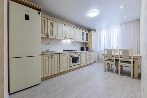 Dining area, dishwasher, microwave, stove, kitchen