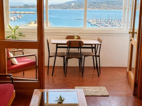 Natural landscape, View (from property/room), Balcony/Terrace, Living room, Seating area, Sea view