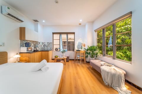 Bed, Photo of the whole room, Seating area, Bedroom, air conditioner