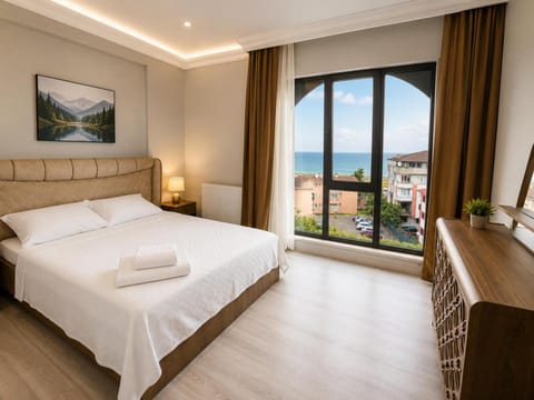 Bed, View (from property/room), Bedroom, City view, Sea view