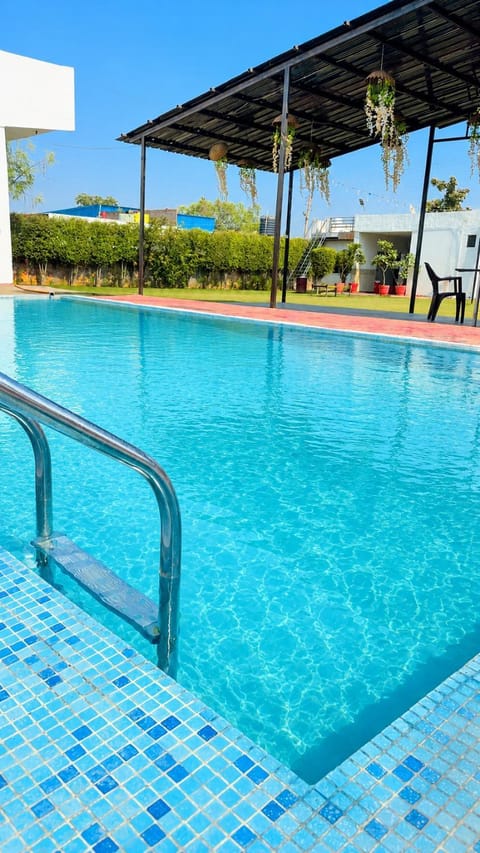 Swimming pool, Swimming pool