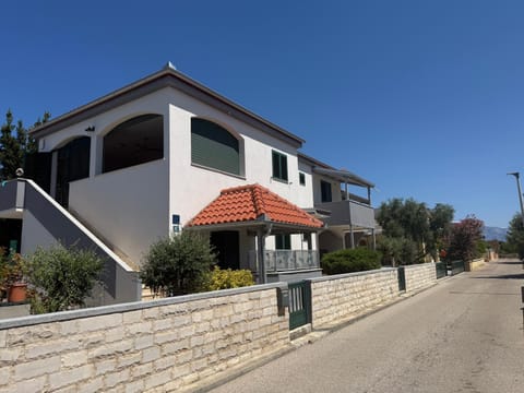 Property building, Day, Street view