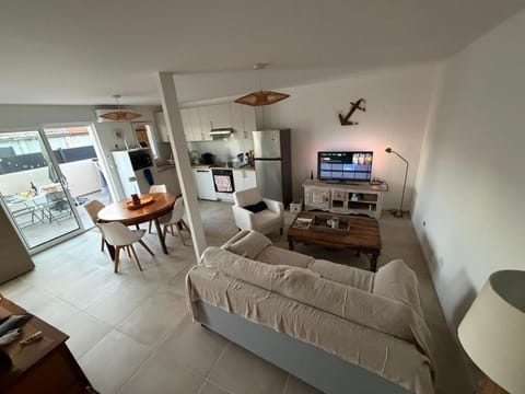 TV and multimedia, Kitchen or kitchenette, Living room