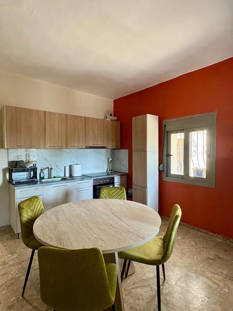 Dining area, kitchen
