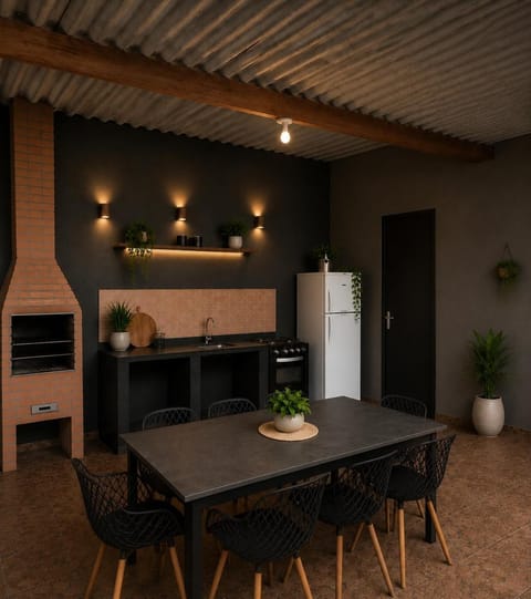 Kitchen or kitchenette, Dining area