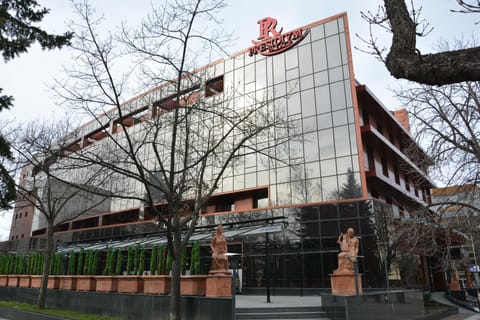 Property building, Facade/entrance, Autumn