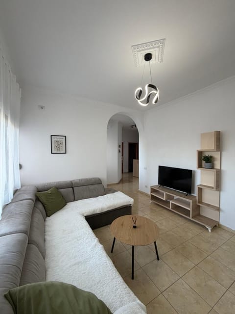 Communal lounge/ TV room, TV and multimedia, Living room, air conditioner, air conditioner