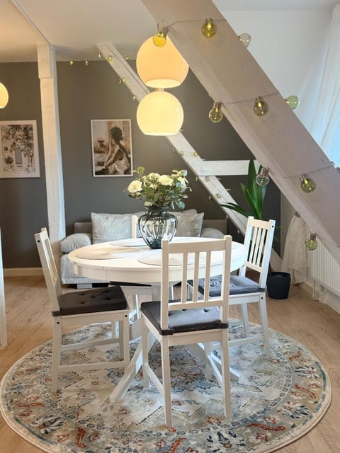 Dining area, Food