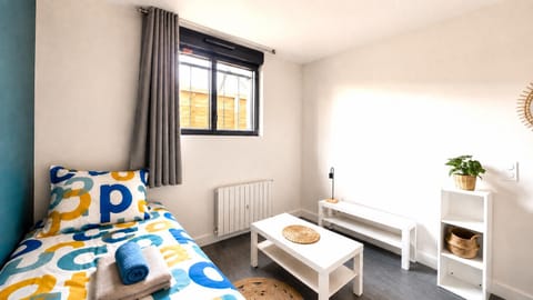 Bed, Living room
