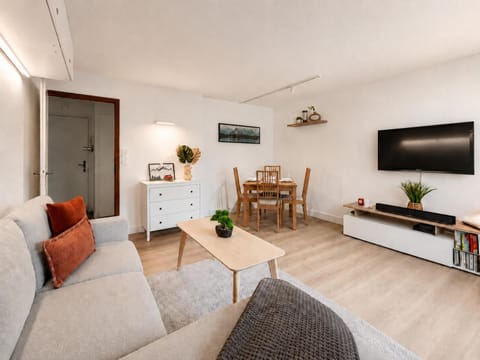 Communal lounge/ TV room, Living room