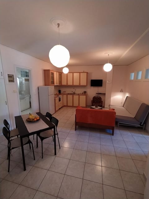 Kitchen or kitchenette, Seating area, Dining area