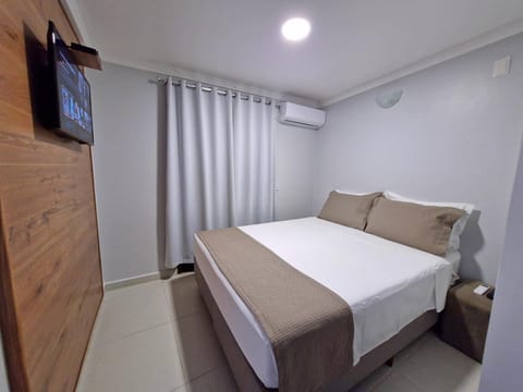 Bed, TV and multimedia, Bedroom