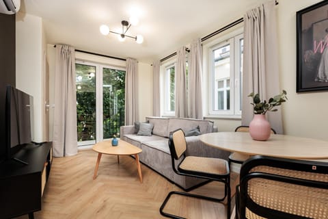 Photo of the whole room, Decorative detail, Seating area