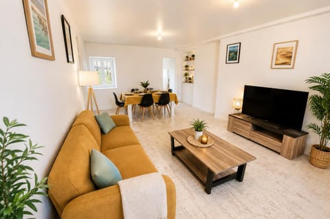 Communal lounge/ TV room, Living room