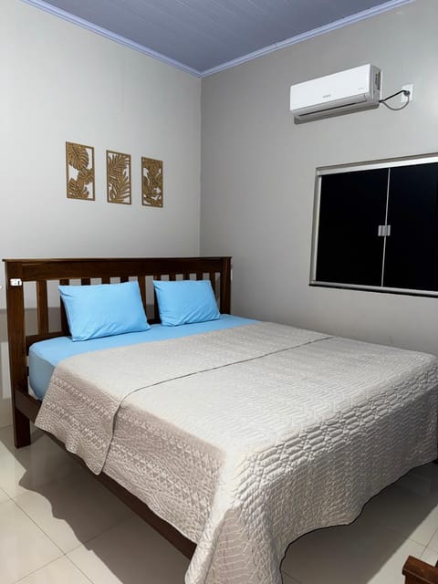 Bed, Photo of the whole room, Bedroom, air conditioner