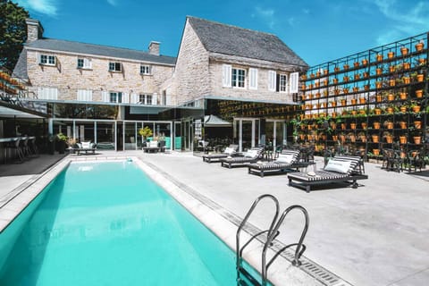 Property building, Day, Pool view, Swimming pool, sunbed