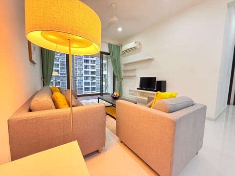 Communal lounge/ TV room, TV and multimedia, Living room, Seating area, Evening entertainment, air conditioner