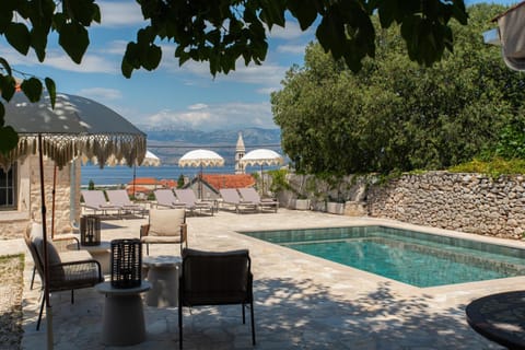Patio, Day, Lake view, Mountain view, Pool view, Swimming pool, sunbed