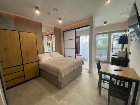 Bed, TV and multimedia, Photo of the whole room, Bedroom, wardrobe