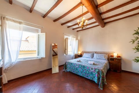 Bedroom, towels