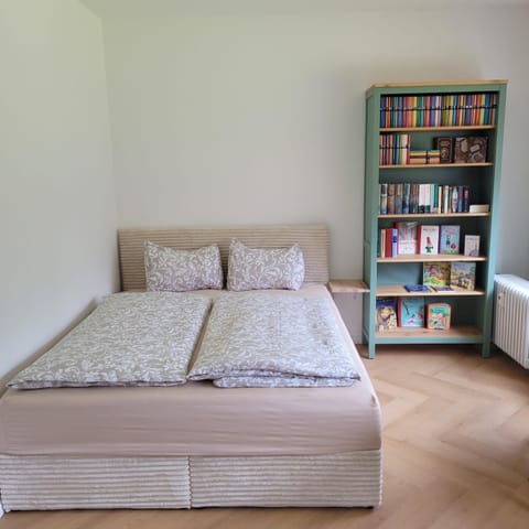 Bed, Library, Photo of the whole room