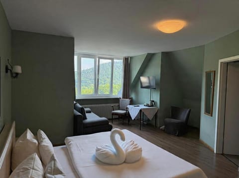 Bed, Photo of the whole room, Seating area, Bedroom, towels