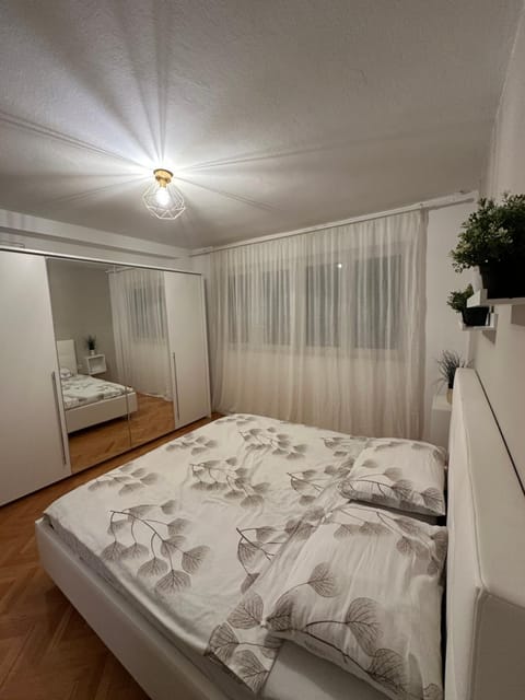 Bed, Bedroom, wardrobe