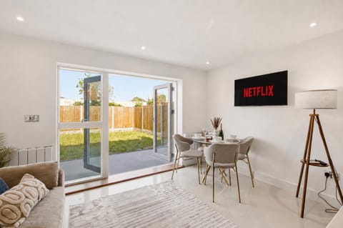Patio, Lounge or bar, Dining area