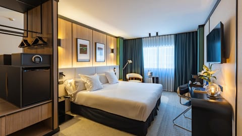 Bed, TV and multimedia, Photo of the whole room, Bedroom
