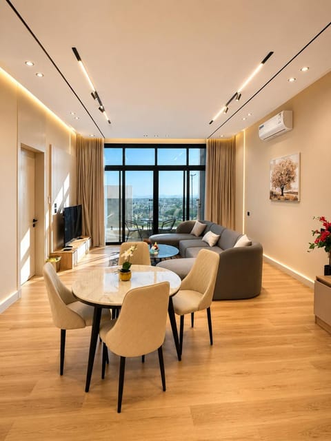 Communal lounge/ TV room, TV and multimedia, Living room, Dining area