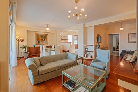 TV and multimedia, Living room, Seating area, Dining area, fireplace