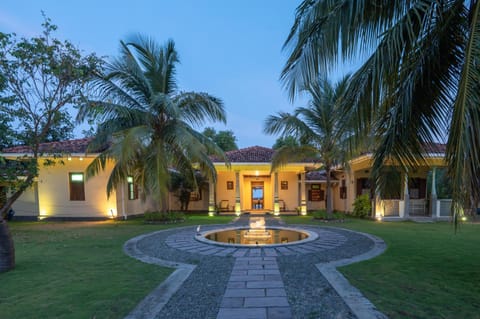 Property building, Facade/entrance, Day