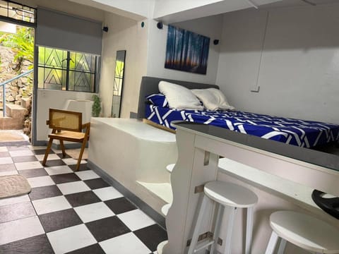 Bed, Photo of the whole room, Seating area, Dining area, Bedroom