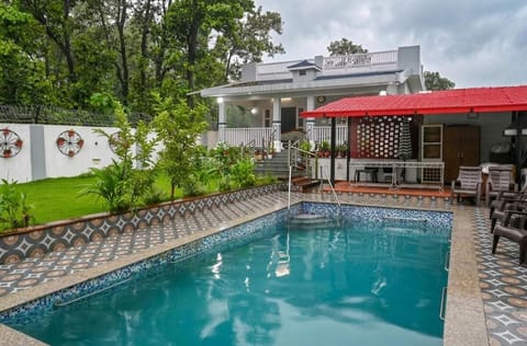 Property building, Garden view, Pool view, Swimming pool