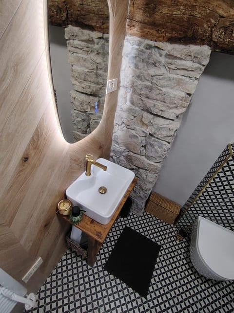 Toilet, Bathroom, towels
