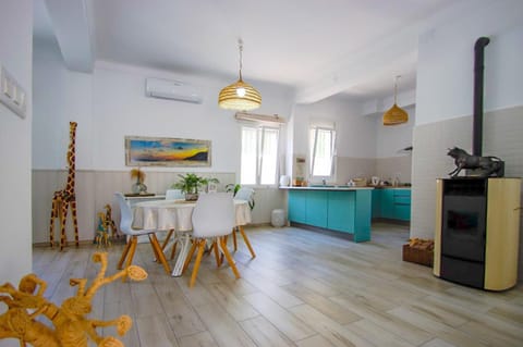 Kitchen or kitchenette, Living room, Seating area