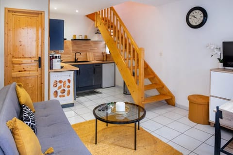Kitchen or kitchenette, Living room