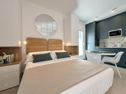 Bed, Kitchen or kitchenette, Living room, Photo of the whole room