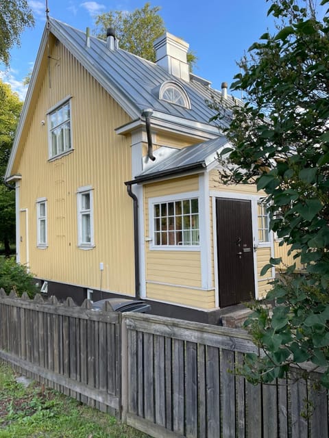 Property building, Day