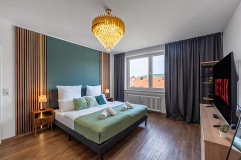 Bed, TV and multimedia, View (from property/room), Bedroom, towels